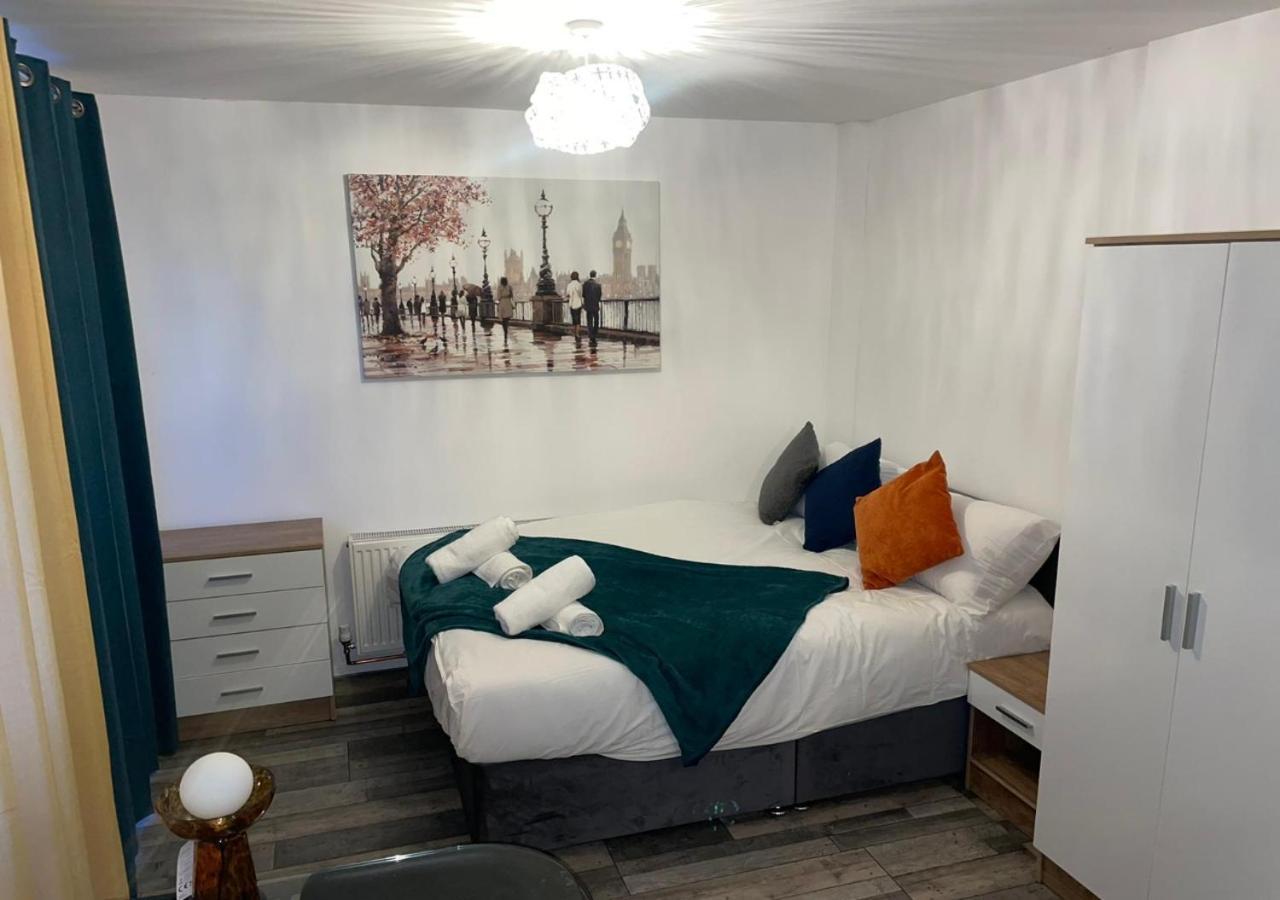 Private Room In London Enfield With Parking 外观 照片